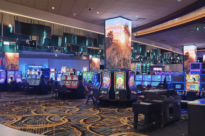 How to Increase Customer Dwell Time in Casinos Using LED Displays ...